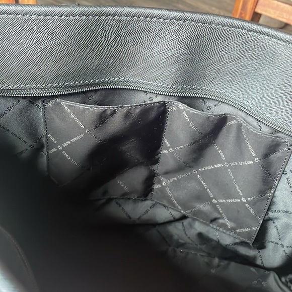 Black Jet Set Travel Large Saffiano Leather Tote - Picture 5 of 10